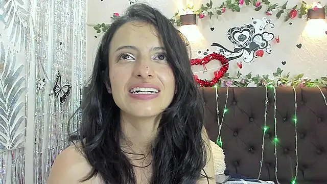 Snapshot of HottCandy21 chatting on February 20, 2025, 1:36 am HottCandy21 online show from February 20, 2025, 1:36 am
