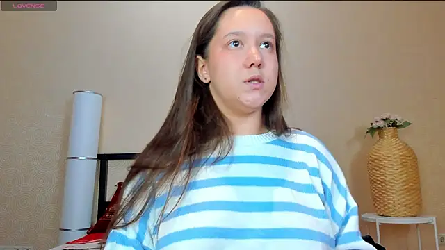 Snapshot of Mira_Karter chatting on October 20, 2025, 11:44 am Mira Karter online show from October 20, 2025, 11:44 am