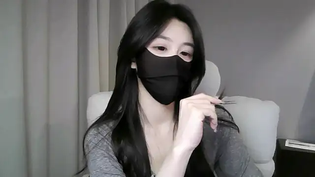 xiaxia-baby  online show from December 17, 2025, 4:56 pm