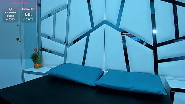 Snapshot of Lucy_White__ chatting on November 5, 2025, 7:39 pm Lucy White online show from November 5, 2025, 7:39 pm