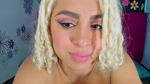 Snapshot of Lucy_White__ chatting on September 21, 2025, 10:48 pm Lucy White online show from September 21, 2025, 10:48 pm