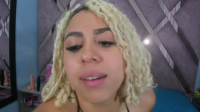 Snapshot of Lucy_White__ chatting on November 1, 2025, 8:36 pm Lucy White online show from November 1, 2025, 8:36 pm