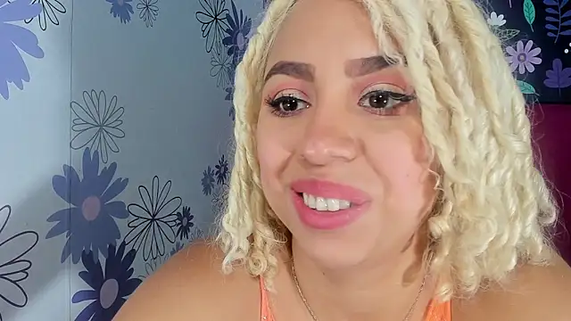 Snapshot of Lucy_White__ chatting on September 20, 2025, 9:20 pm Lucy White online show from September 20, 2025, 9:20 pm