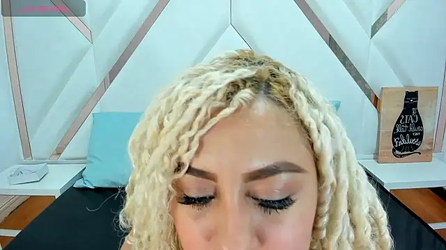 Snapshot of Lucy_White__ chatting on November 29, 2025, 8:09 pm Lucy White online show from November 29, 2025, 8:09 pm