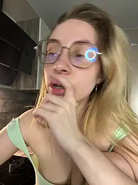 Snapshot of Kitty_Katrine chatting on May 15, 2026, 6:06 pm Kitty Katrine online show from May 15, 2026, 6:06 pm