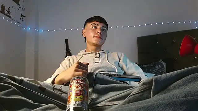 Snapshot of Im_juanda chatting on February 22, 2025, 10:42 pm Im juanda online show from February 22, 2025, 10:42 pm