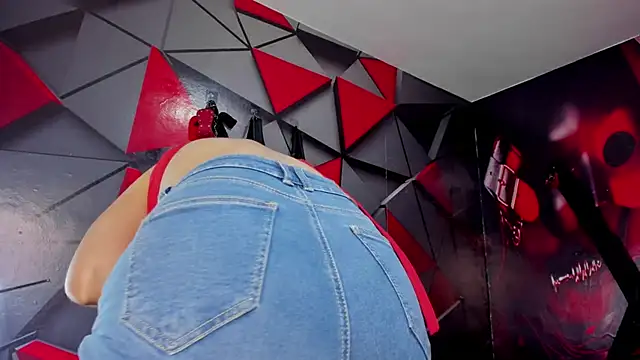 Hana and Zeta online show from September 13, 2025, 12:27 pm