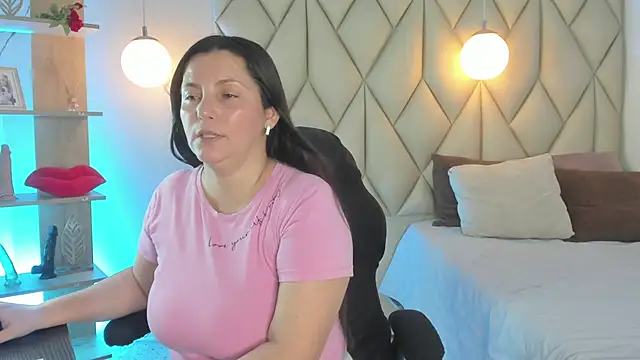 Snapshot of angelswets chatting on May 13, 2026, 2:02 pm angelswets online show from May 13, 2026, 2:02 pm