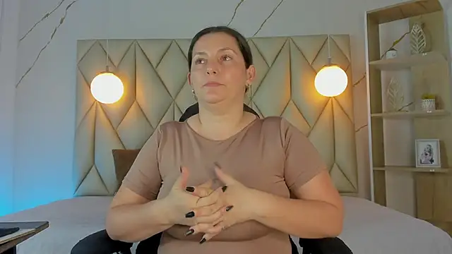 angelswets online show from November 23, 2025, 1:43 pm