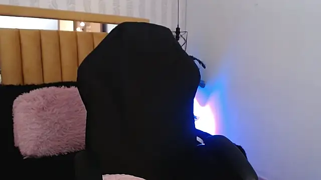 Snapshot of pettit_courtny chatting on November 4, 2025, 9:29 pm pettit courtny online show from November 4, 2025, 9:29 pm