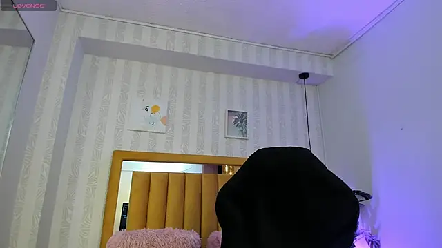 Snapshot of pettit_courtny chatting on September 24, 2025, 8:37 pm pettit courtny online show from September 24, 2025, 8:37 pm