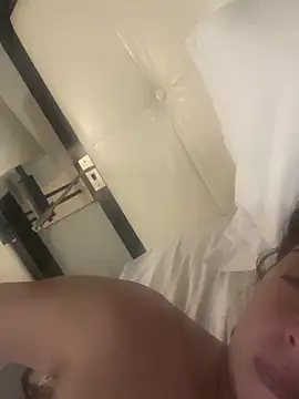 jessicag182 online show from October 26, 2025, 9:42 am