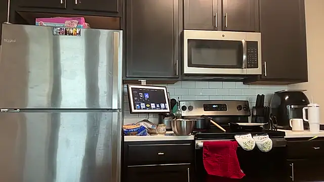 AveryJ99 online show from April 17, 2026, 2:53 pm