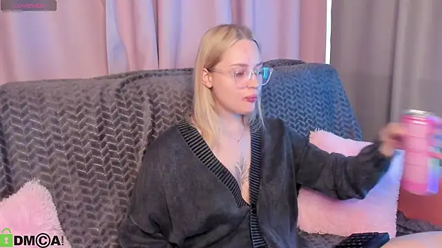Snapshot of Carol__Cox chatting on September 10, 2025, 1:04 am Carol Cox online show from September 10, 2025, 1:04 am