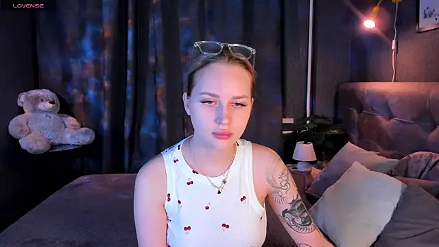 Snapshot of Carol__Cox chatting on September 28, 2025, 11:55 pm Carol Cox online show from September 28, 2025, 11:55 pm