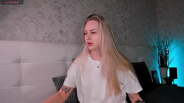 Snapshot of Carol__Cox chatting on October 1, 2025, 11:30 pm Carol Cox online show from October 1, 2025, 11:30 pm