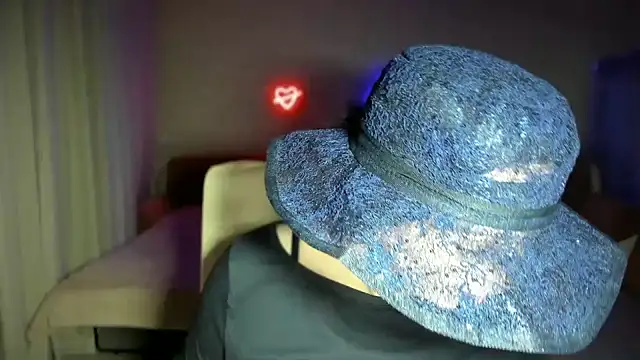 Snapshot of WitchBlueRose chatting on November 13, 2025, 8:46 pm WitchBlueRose online show from November 13, 2025, 8:46 pm