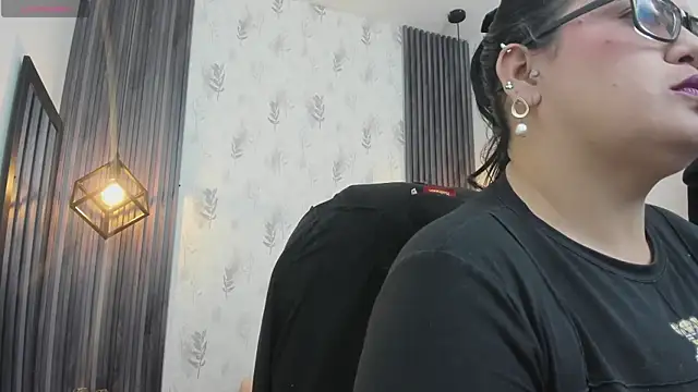 Snapshot of brigittemiller chatting on December 5, 2025, 3:43 pm brigittemiller online show from December 5, 2025, 3:43 pm