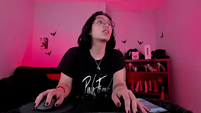 lilith-deveraux online show from November 27, 2025, 1:11 pm