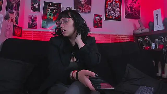 Snapshot of lilith-deveraux chatting on October 4, 2025, 2:51 pm lilith-deveraux online show from October 4, 2025, 2:51 pm