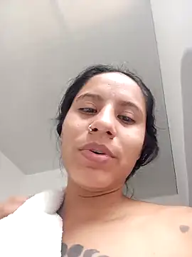 Snapshot of Karii-R chatting on November 21, 2025, 1:10 pm Karii-R online show from November 21, 2025, 1:10 pm