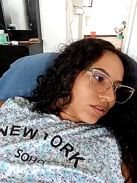 Snapshot of Karii-R chatting on November 27, 2025, 1:11 pm Karii-R online show from November 27, 2025, 1:11 pm