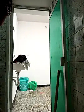 Snapshot of Karii-R chatting on November 17, 2025, 6:45 pm Karii-R online show from November 17, 2025, 6:45 pm