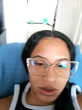 Snapshot of Karii-R chatting on November 14, 2025, 12:20 pm Karii-R online show from November 14, 2025, 12:20 pm