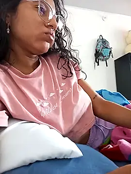 Snapshot of Karii-R chatting on November 10, 2025, 1:16 pm Karii-R online show from November 10, 2025, 1:16 pm