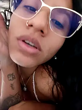 Snapshot of Karii-R chatting on November 26, 2025, 12:27 pm Karii-R online show from November 26, 2025, 12:27 pm