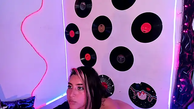  dahian14  online show from January 8, 2025, 5:05 pm