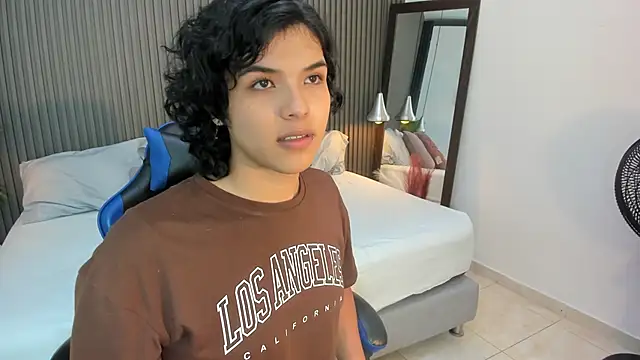 Axel brunette1 online show from April 6, 2026, 2:51 am