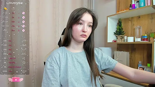 Snapshot of Fairyy_Moon chatting on February 13, 2025, 8:06 am Fairyy Moon online show from February 13, 2025, 8:06 am