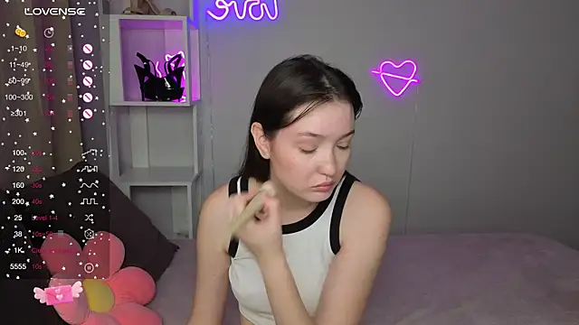 Snapshot of Fairyy_Moon chatting on October 13, 2025, 12:34 am Fairyy Moon online show from October 13, 2025, 12:34 am