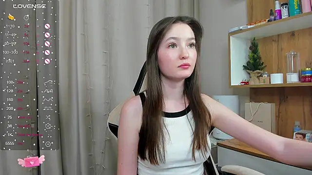 Snapshot of Fairyy_Moon chatting on February 8, 2025, 11:55 am Fairyy Moon online show from February 8, 2025, 11:55 am