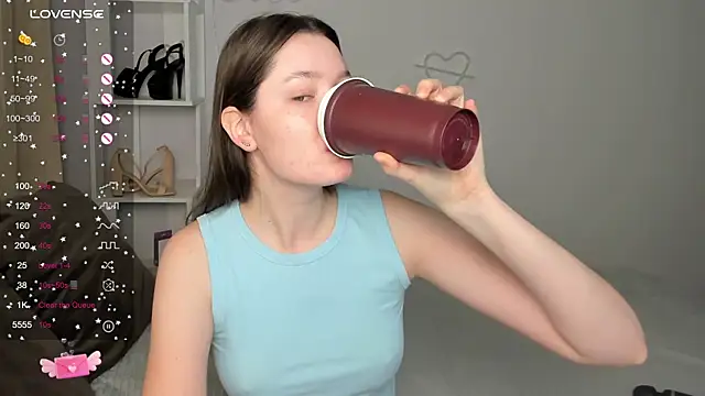 Snapshot of Fairyy_Moon chatting on October 9, 2025, 12:44 am Fairyy Moon online show from October 9, 2025, 12:44 am