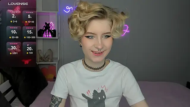 Snapshot of Angel_Jules chatting on October 7, 2025, 12:11 am Angel Jules online show from October 7, 2025, 12:11 am