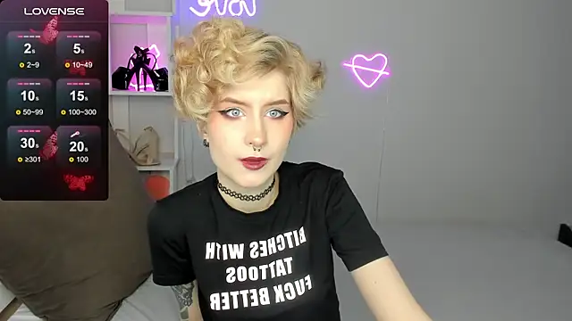 Snapshot of Angel_Jules chatting on October 6, 2025, 12:45 am Angel Jules online show from October 6, 2025, 12:45 am
