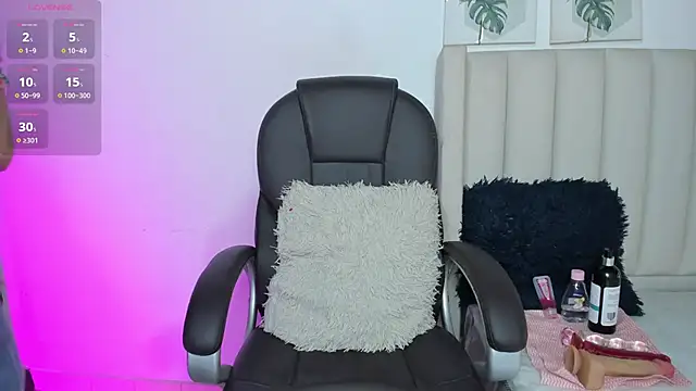 Snapshot of Marian_Boobs chatting on December 3, 2025, 7:13 pm Marian Boobs online show from December 3, 2025, 7:13 pm