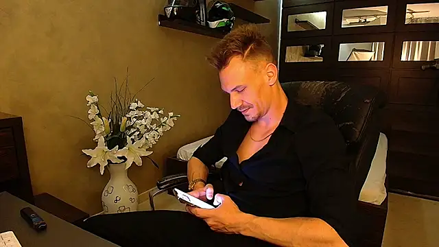 MateoBenjaminX online show from March 18, 2025, 5:01 pm