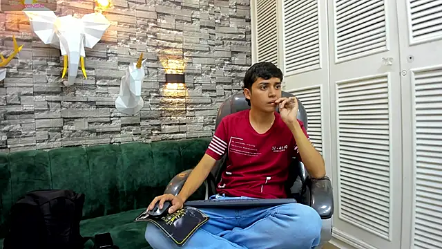 DamiBright online show from December 3, 2025, 5:23 pm