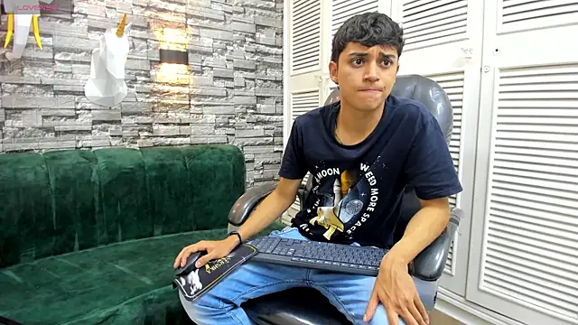 DamiBright online show from December 2, 2025, 5:25 pm