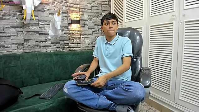 DamiBright online show from November 29, 2025, 5:35 pm