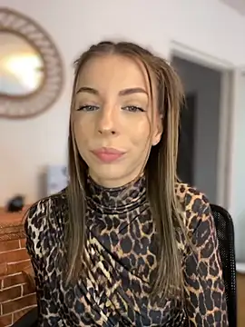 Mia Ethan online show from October 22, 2025, 8:03 am