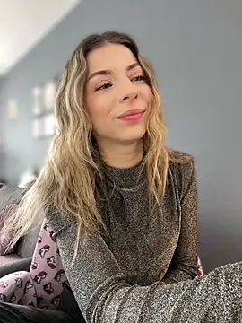 Mia Ethan online show from March 13, 2026, 7:35 am