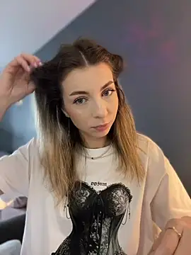 Mia Ethan online show from June 4, 2026, 7:13 am