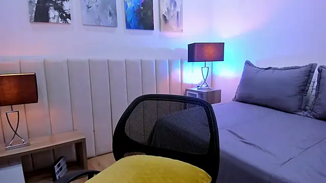 DaniRousse online show from April 5, 2026, 11:22 pm