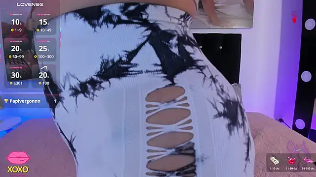 vaiolet triana online show from April 18, 2026, 6:21 pm