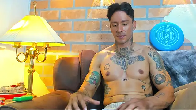 Snapshot of Dylanstonne chatting on February 24, 2025, 10:25 pm Dylanstonne online show from February 24, 2025, 10:25 pm