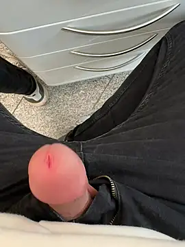 kareem0010 online show from February 21, 2025, 9:13 am